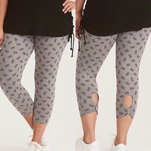 Torrid - Hello Kitty Cropped Leggings
